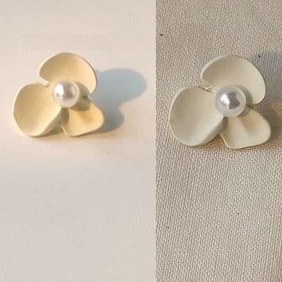White Flower Earrings with Pearl